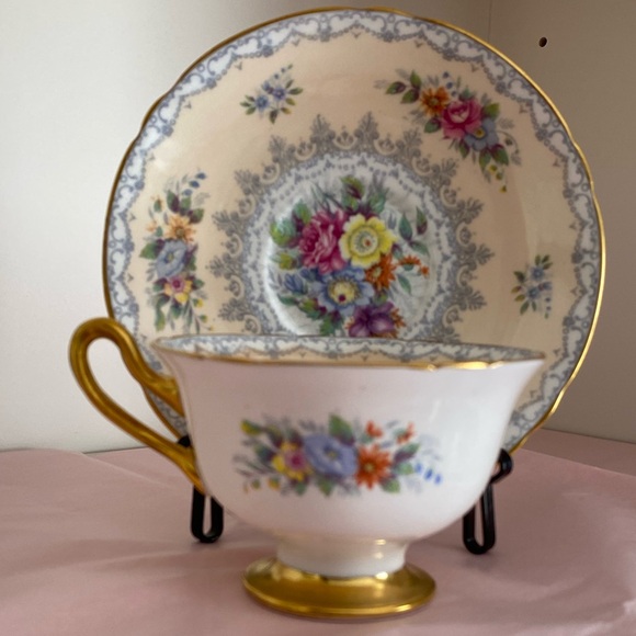 *Rare* Shelley Bone China Teacup and Saucer in Pale Pink Pattern Crochet Pattern - Picture 6 of 11